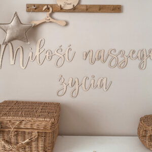 Napis na ścianę "Miłość naszego życia"