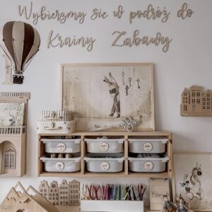 Napis na ścianę "Wybierzmy się w..."