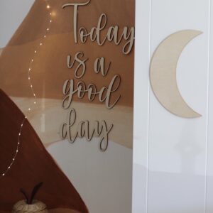 Napis na ścianę "Today is a good day"