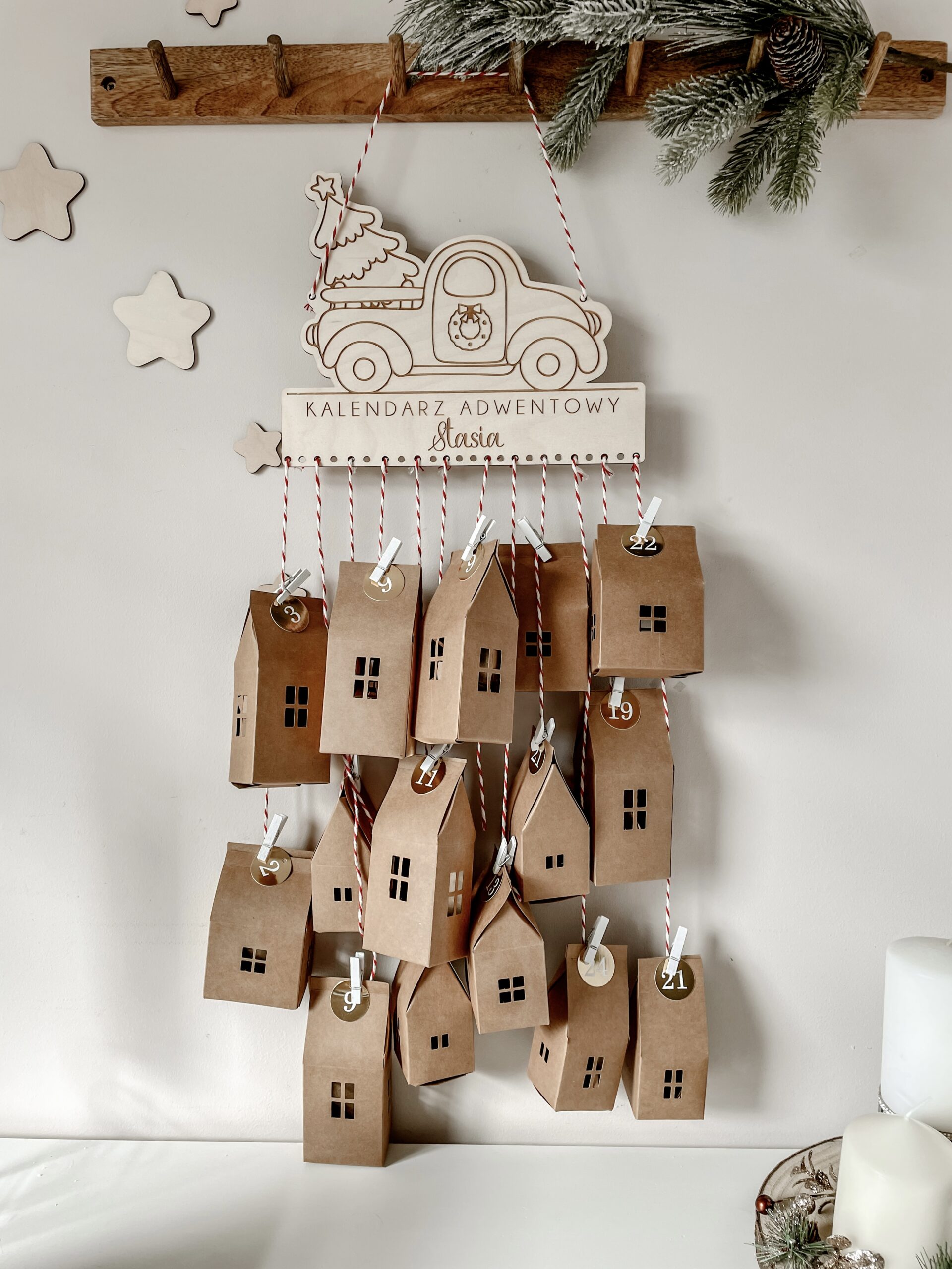 Kalendarz Adwentowy Świąteczne autko - obrazek 2