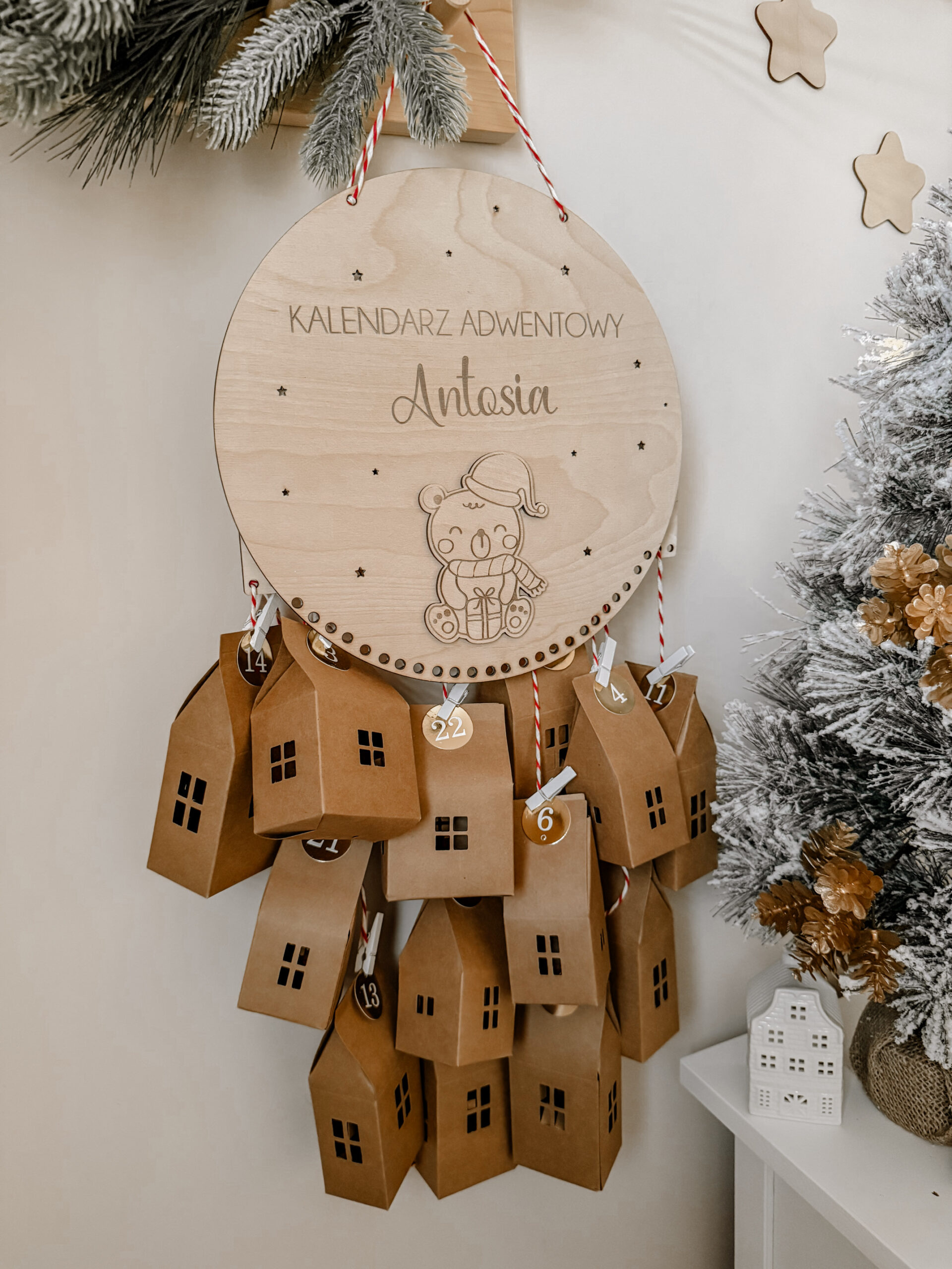 Kalendarz Adwentowy Miś z prezentem