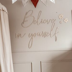Napis na ścianę ”Believe in yourself"