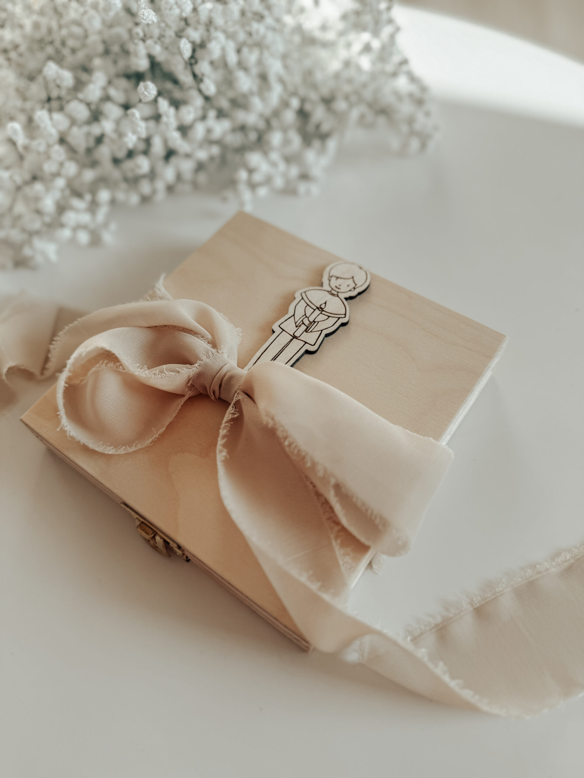 Pudełko kwadratowe na Komunię Św. Wzór 12 (Chłopczyk)