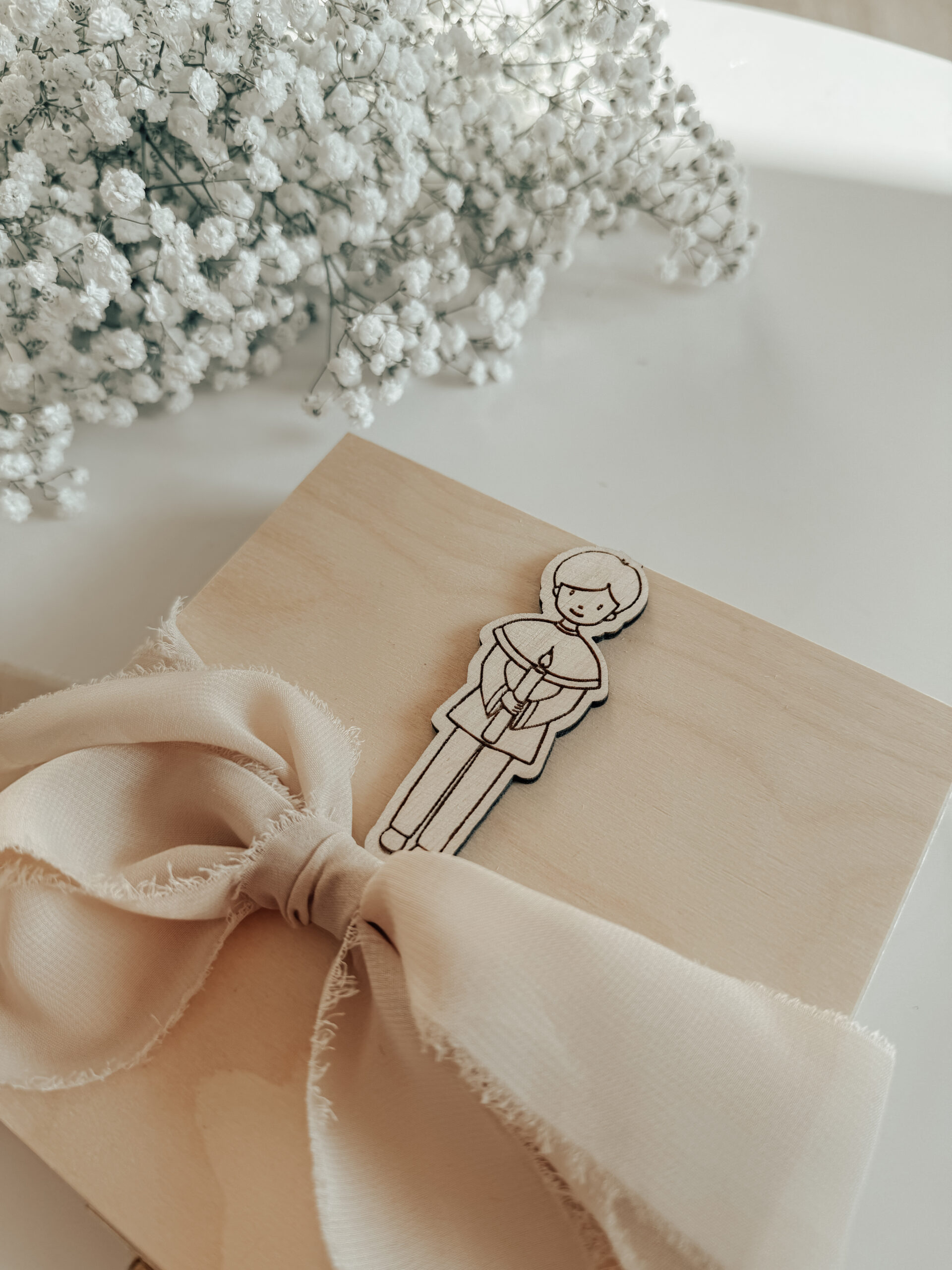 Pudełko kwadratowe na Komunię Św. Wzór 12 (Chłopczyk) - obrazek 2