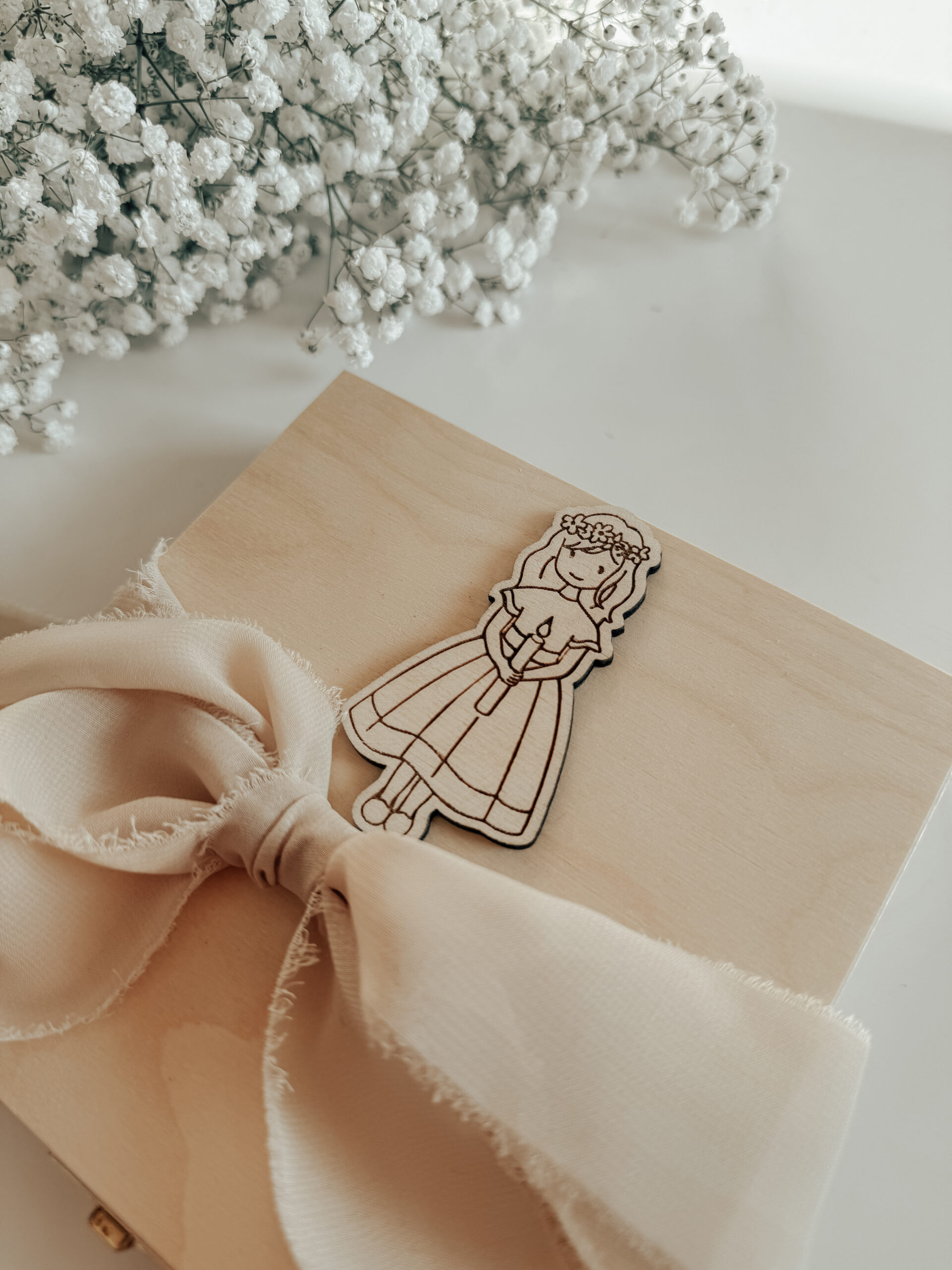 Pudełko kwadratowe na Komunię Św. Wzór 11 (Dziewczynka) - obrazek 2