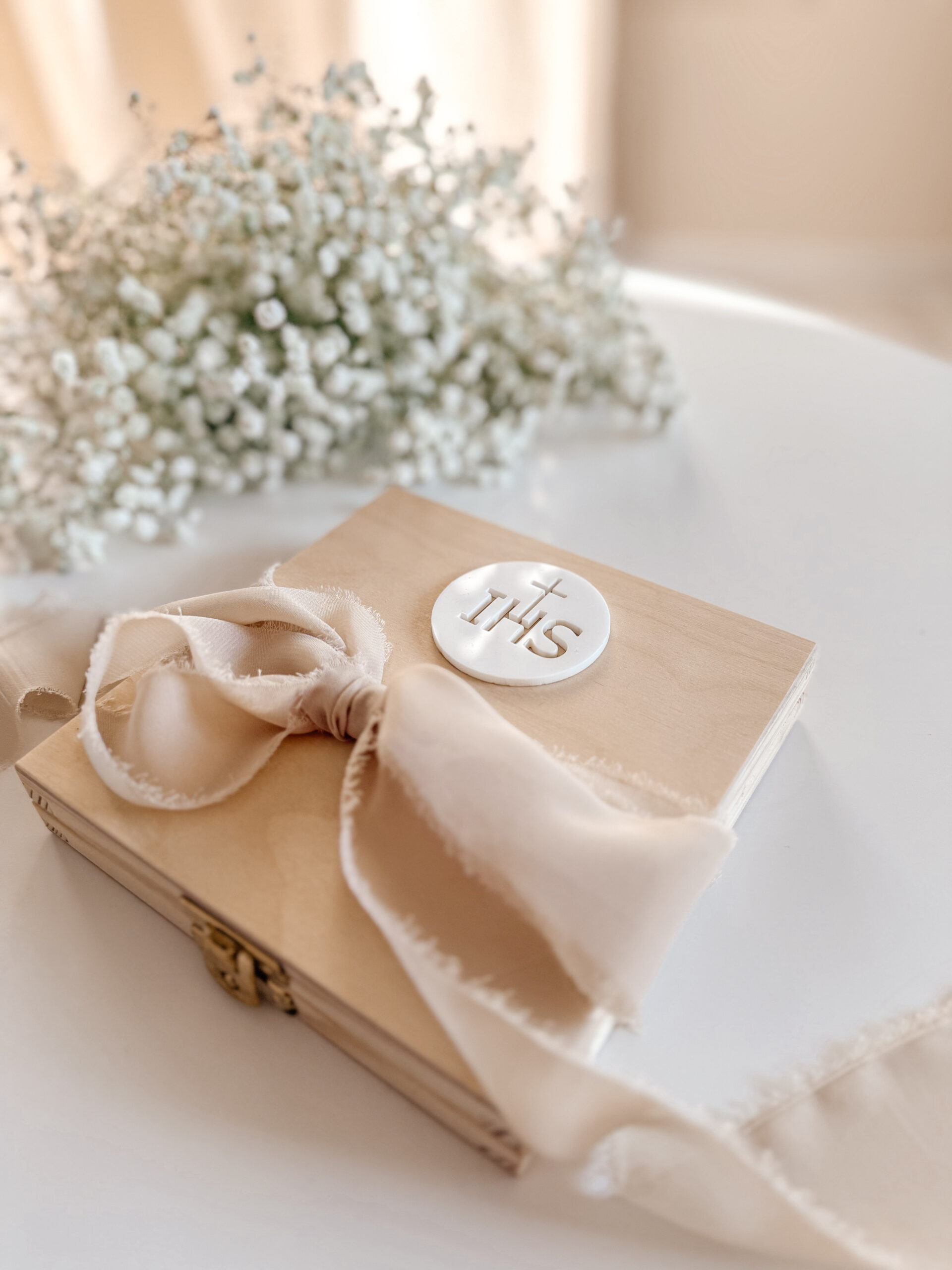 Pudełko kwadratowe na Komunię Św. Wzór 1 (IHS Okrągły Biały) - obrazek 2