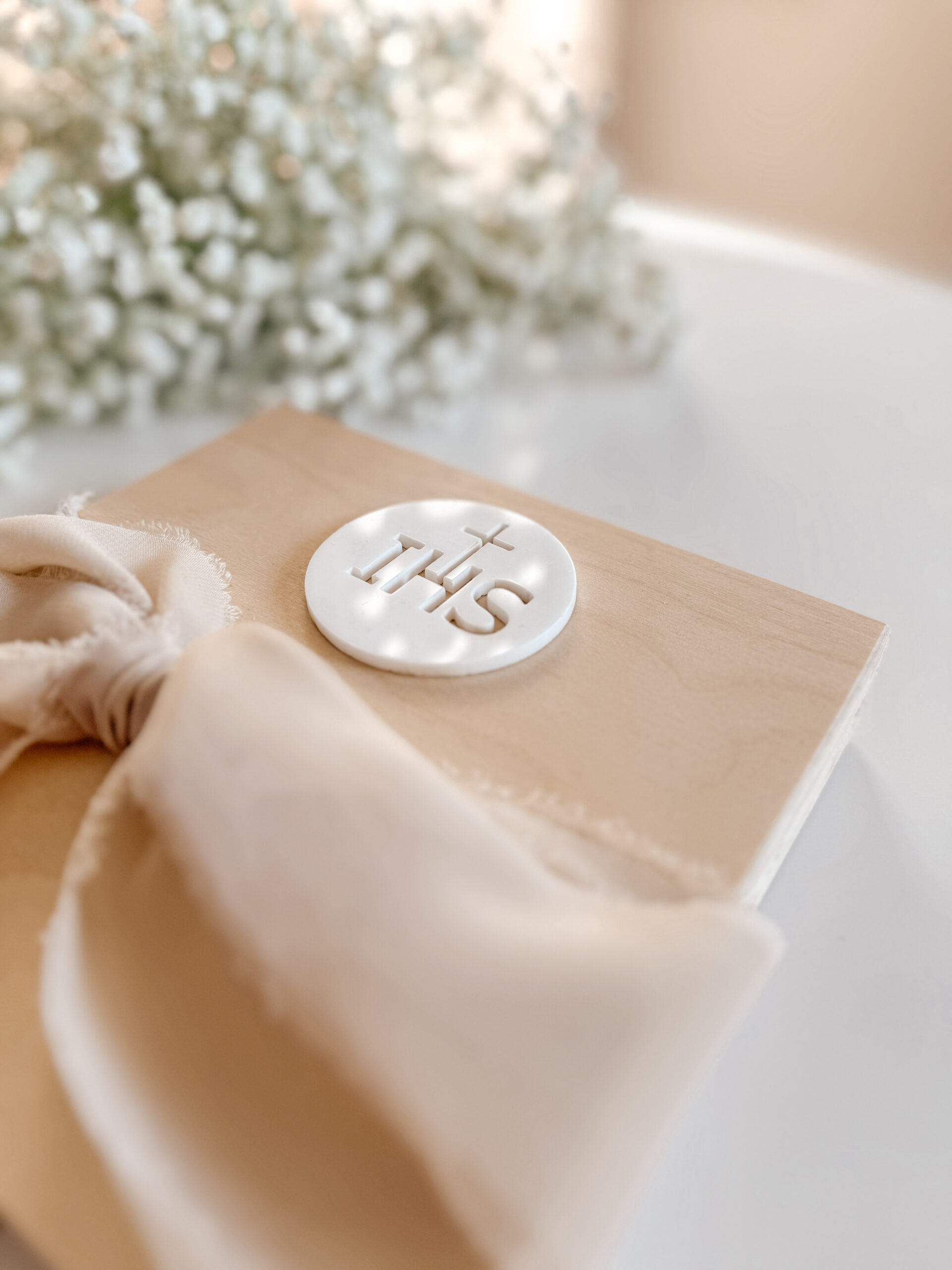 Pudełko kwadratowe na Komunię Św. Wzór 1 (IHS Okrągły Biały) - obrazek 3