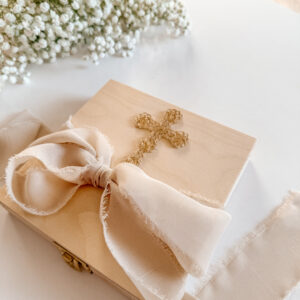 Pudełko kwadratowe na Komunię Św. Wzór 6 (Krzyż złoty)