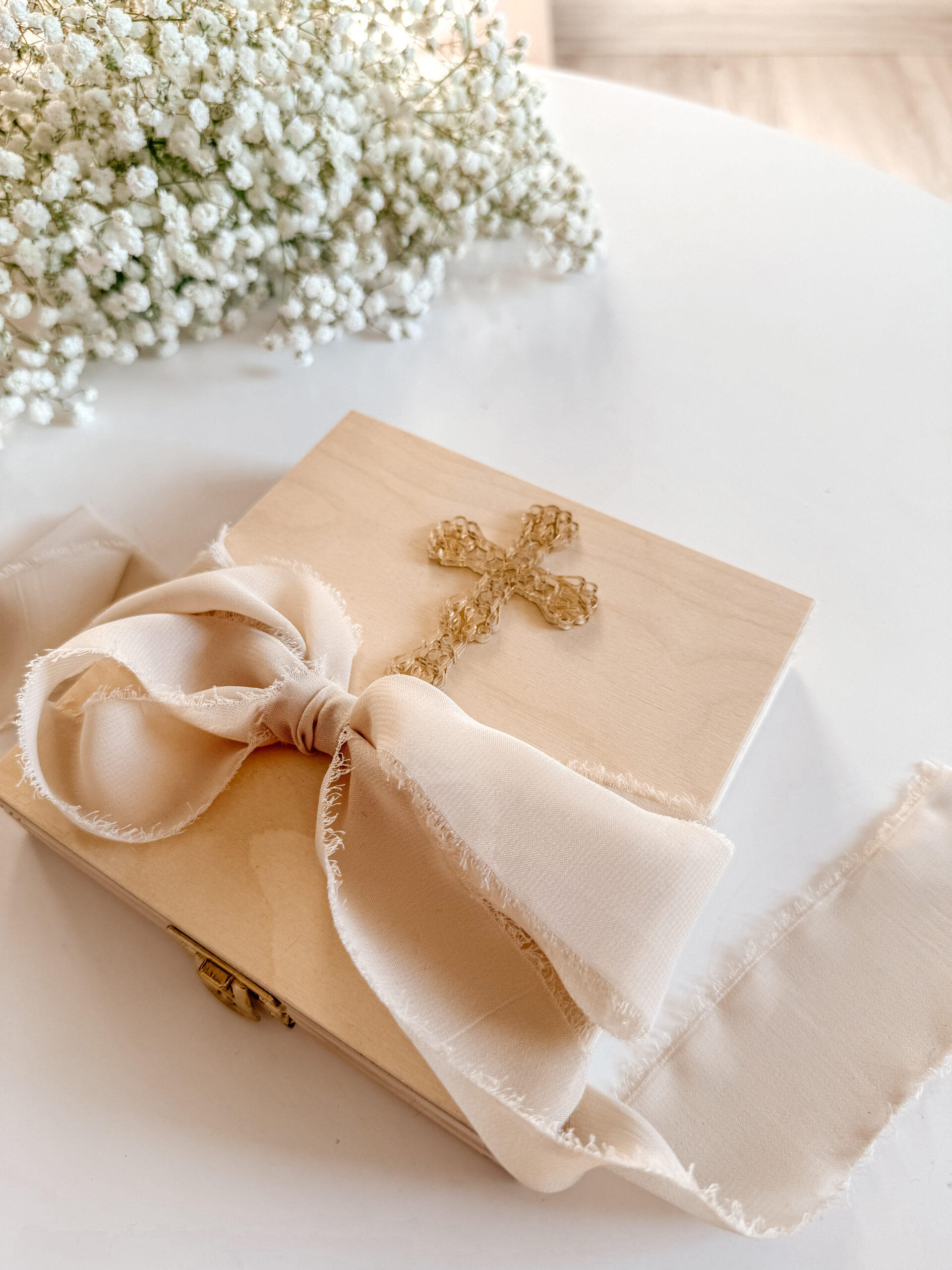 Pudełko kwadratowe na Komunię Św. Wzór 6 (Krzyż złoty)