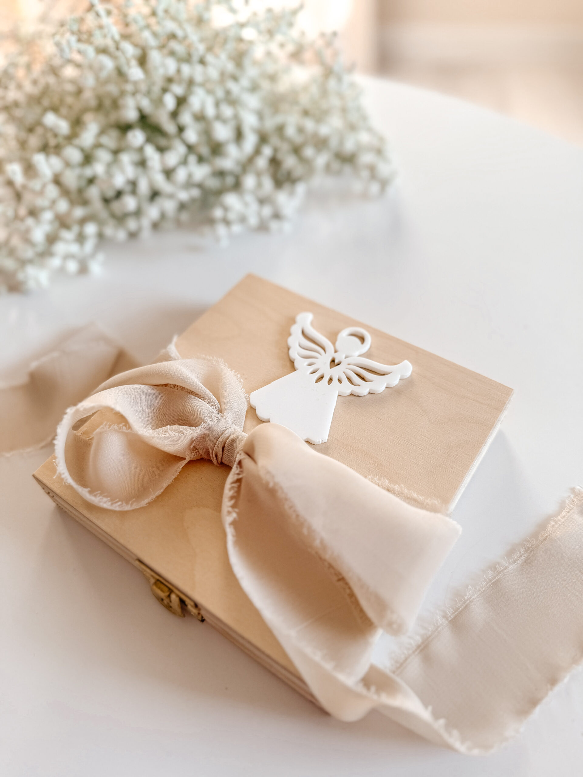 Pudełko kwadratowe na Komunię Św. Wzór 8 (Aniołek Biały)