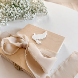 Pudełko kwadratowe na Komunię Św. Wzór 10 (Gołąbek Biały)