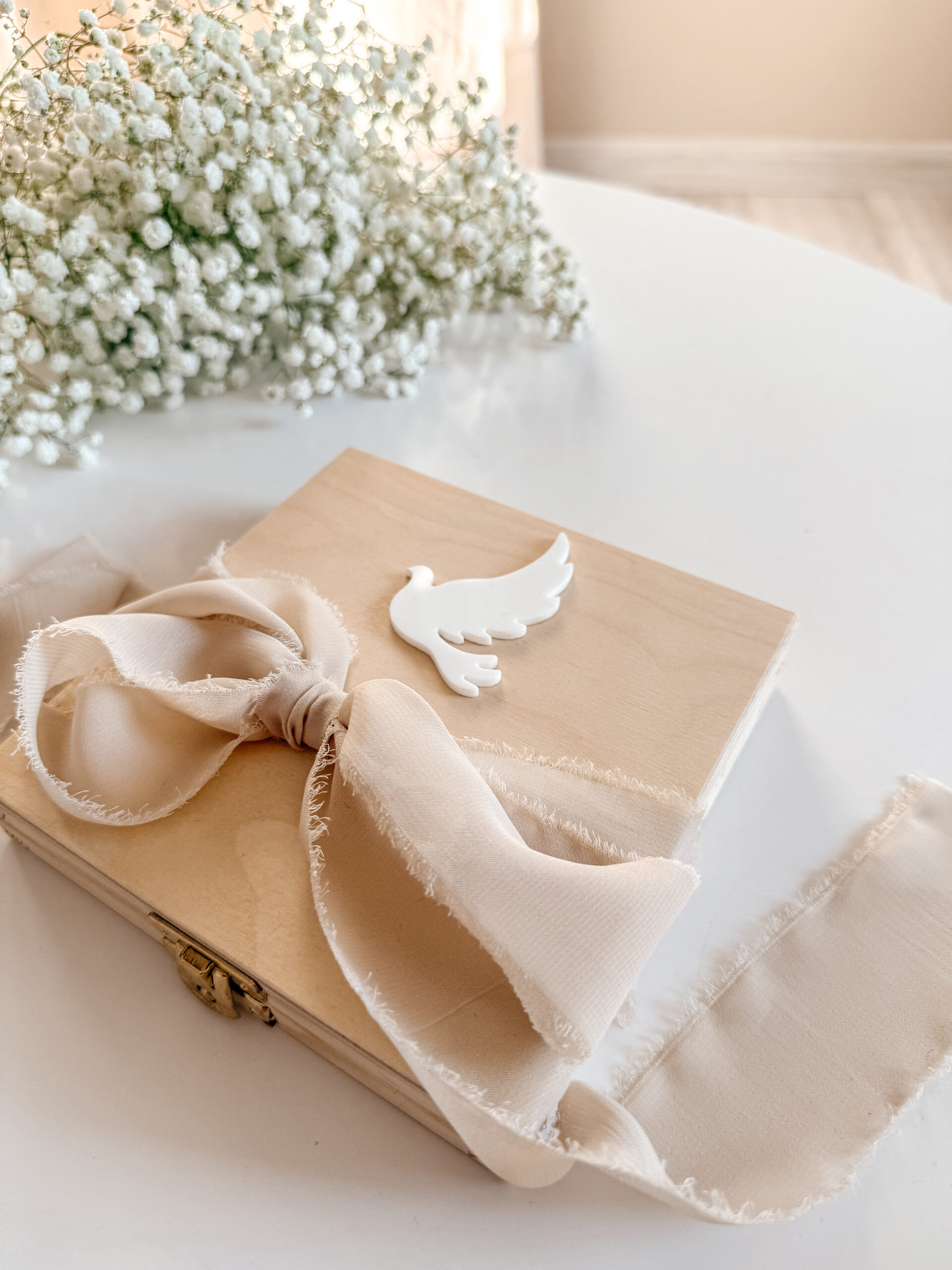 Pudełko kwadratowe na Komunię Św. Wzór 10 (Gołąbek Biały)