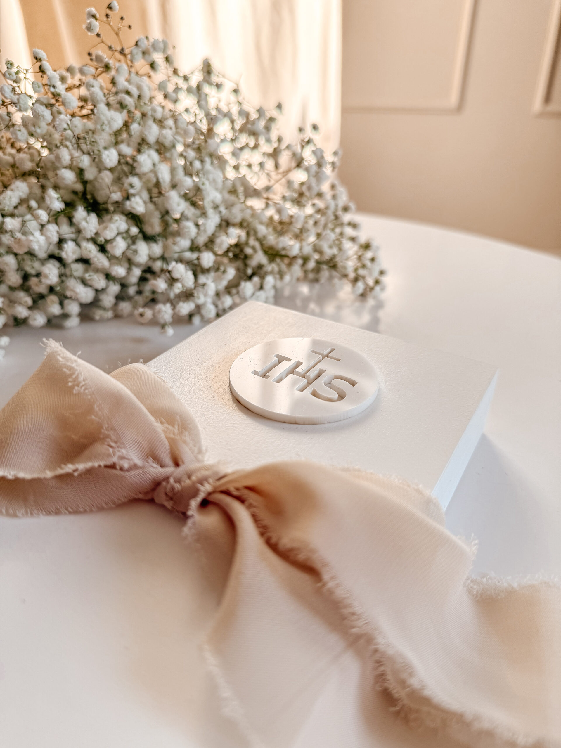 Pudełko prostokątne na Komunię Św. Wzór I (IHS okrągły) - obrazek 2