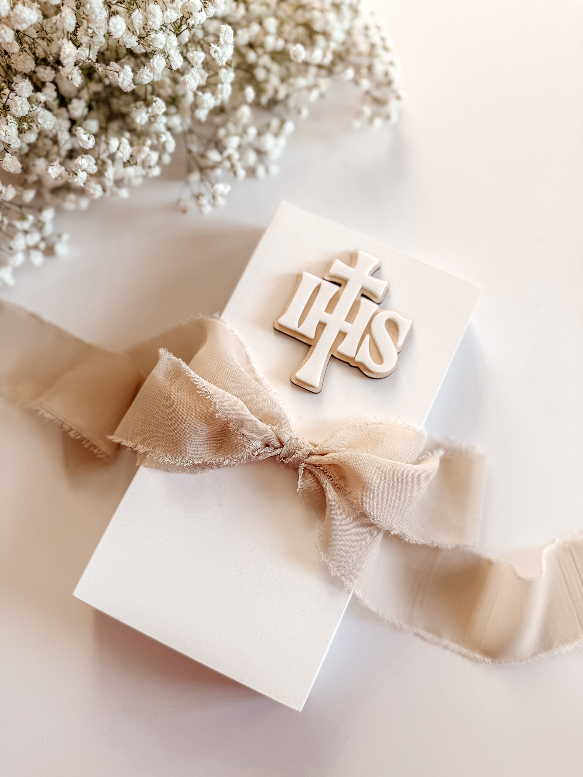 Pudełko prostokątne na Komunię Św. Wzór 2 (IHS Biały)