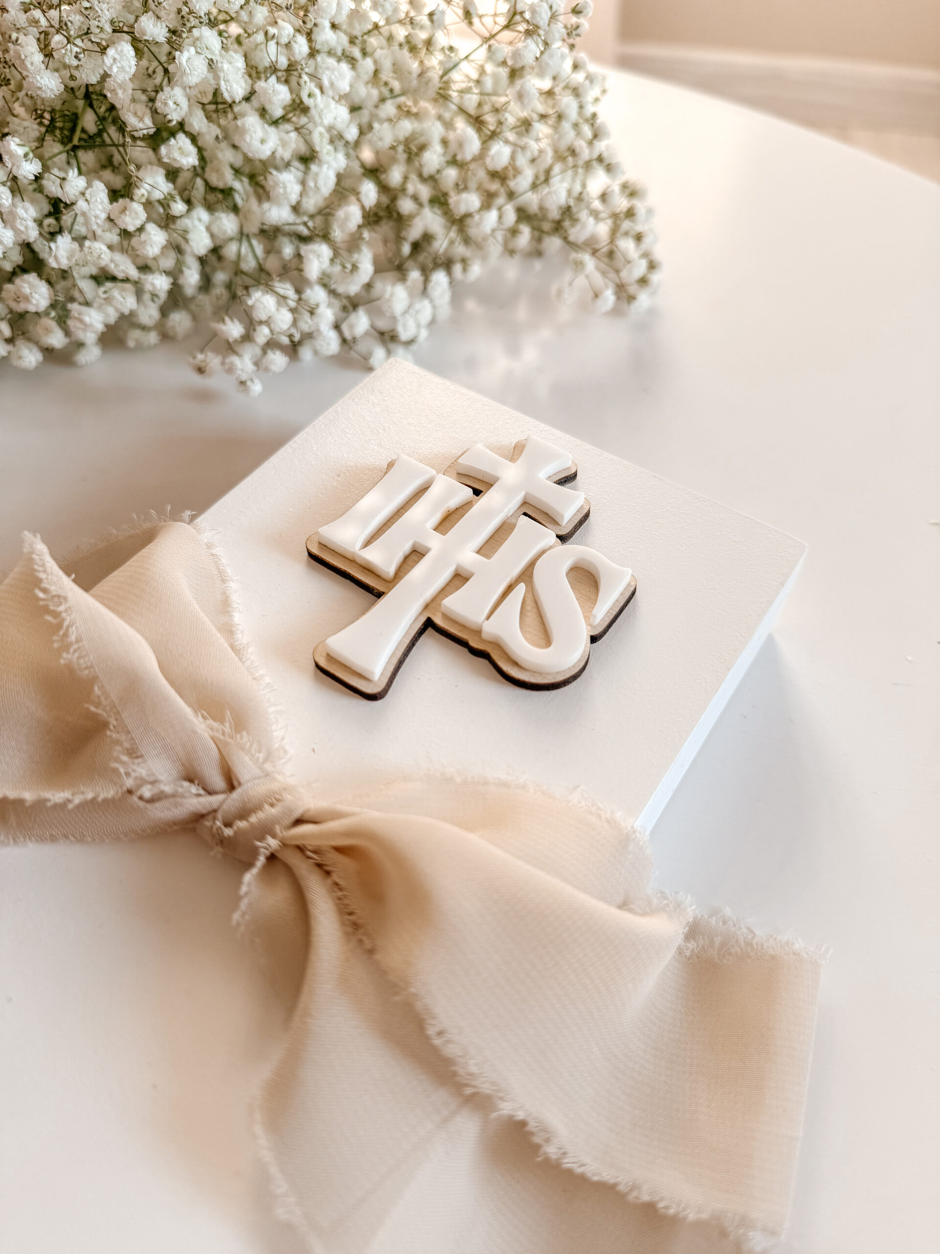 Pudełko prostokątne na Komunię Św. Wzór 2 (IHS Biały) - obrazek 2