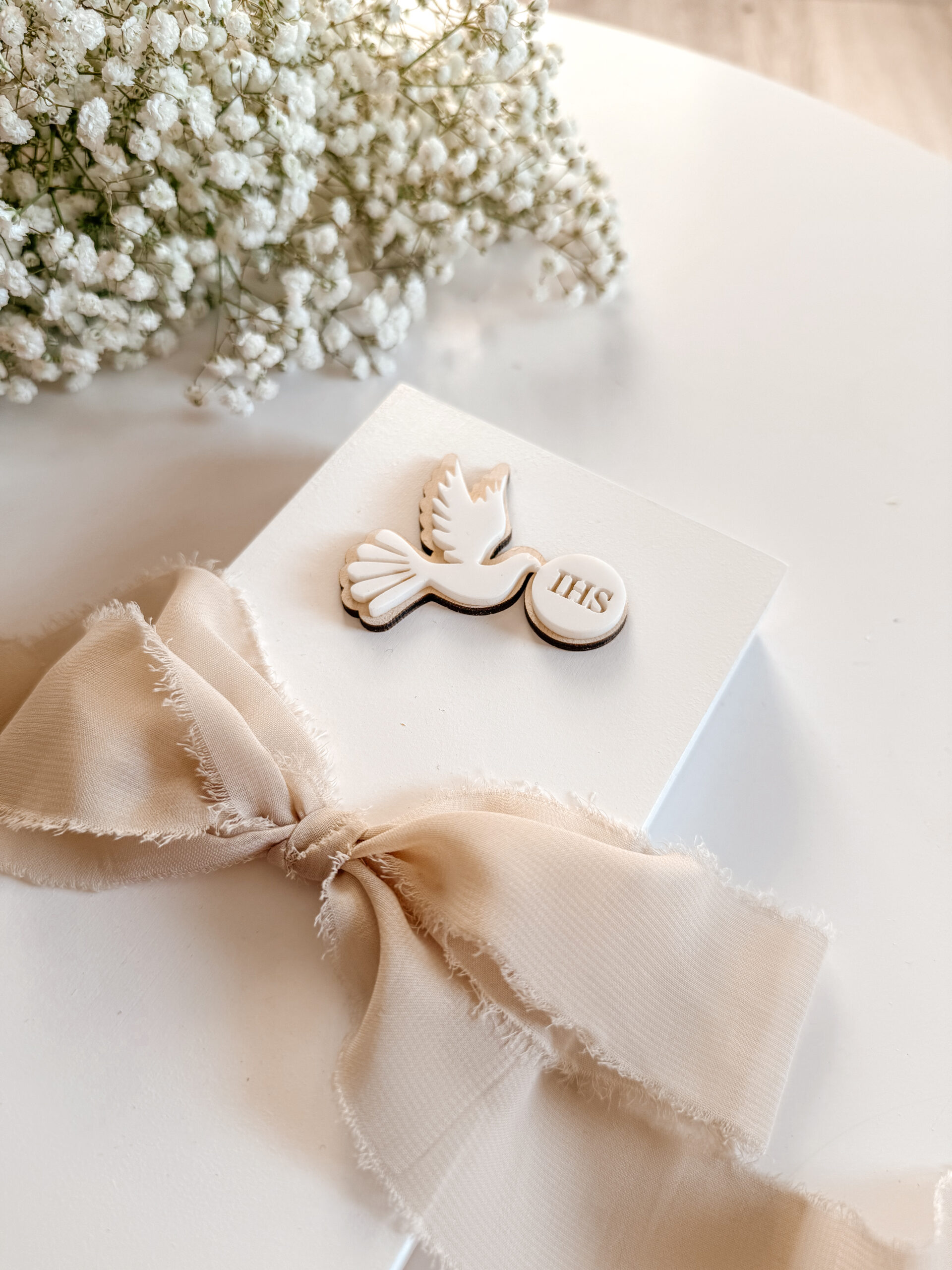 Pudełko prostokątne na Komunię Św. Wzór 4 (Gołąbek IHS BIały) - obrazek 2