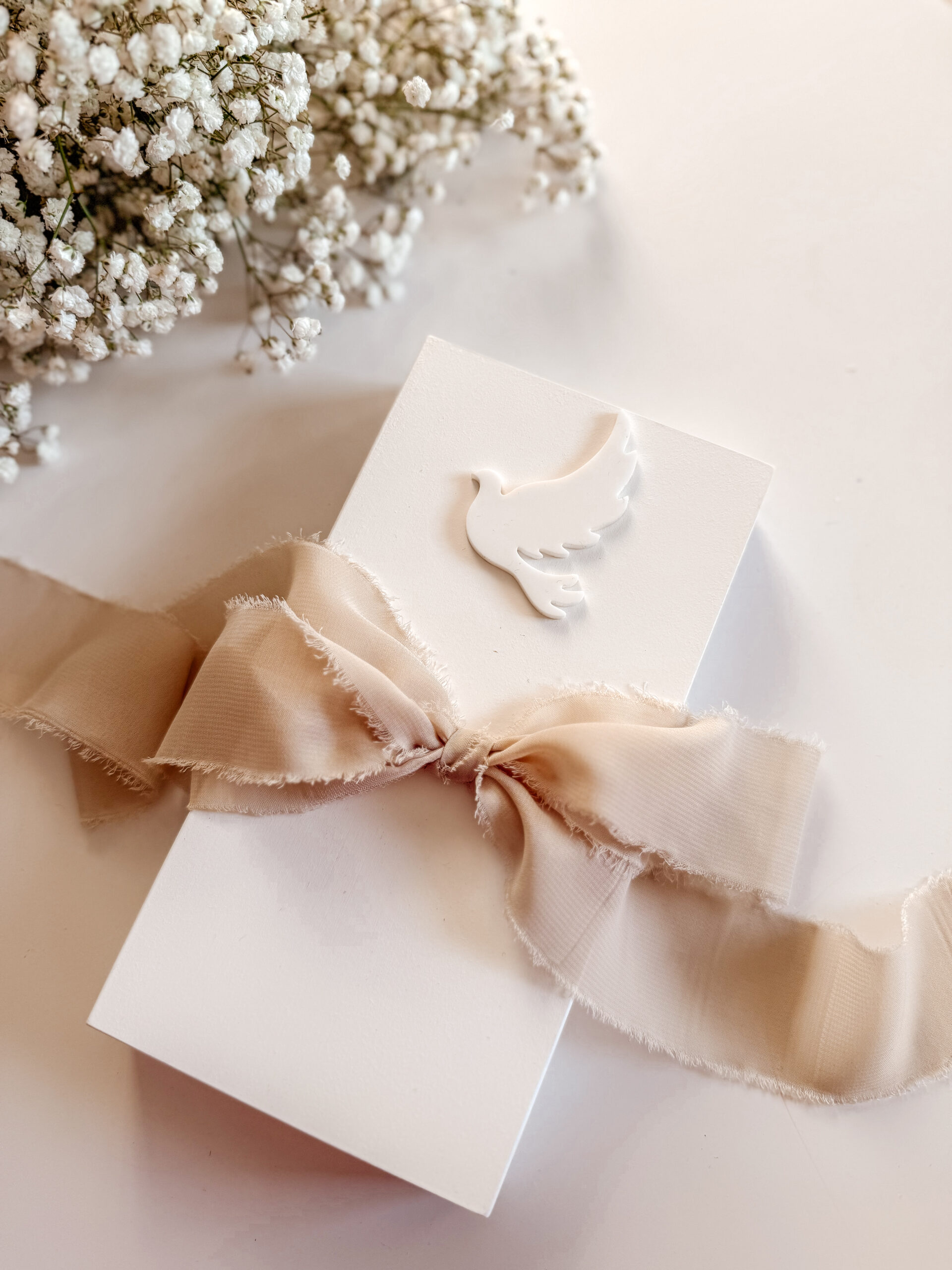 Pudełko prostokątne na Komunię Św. Wzór 10 (Gołąbek biały) - obrazek 2