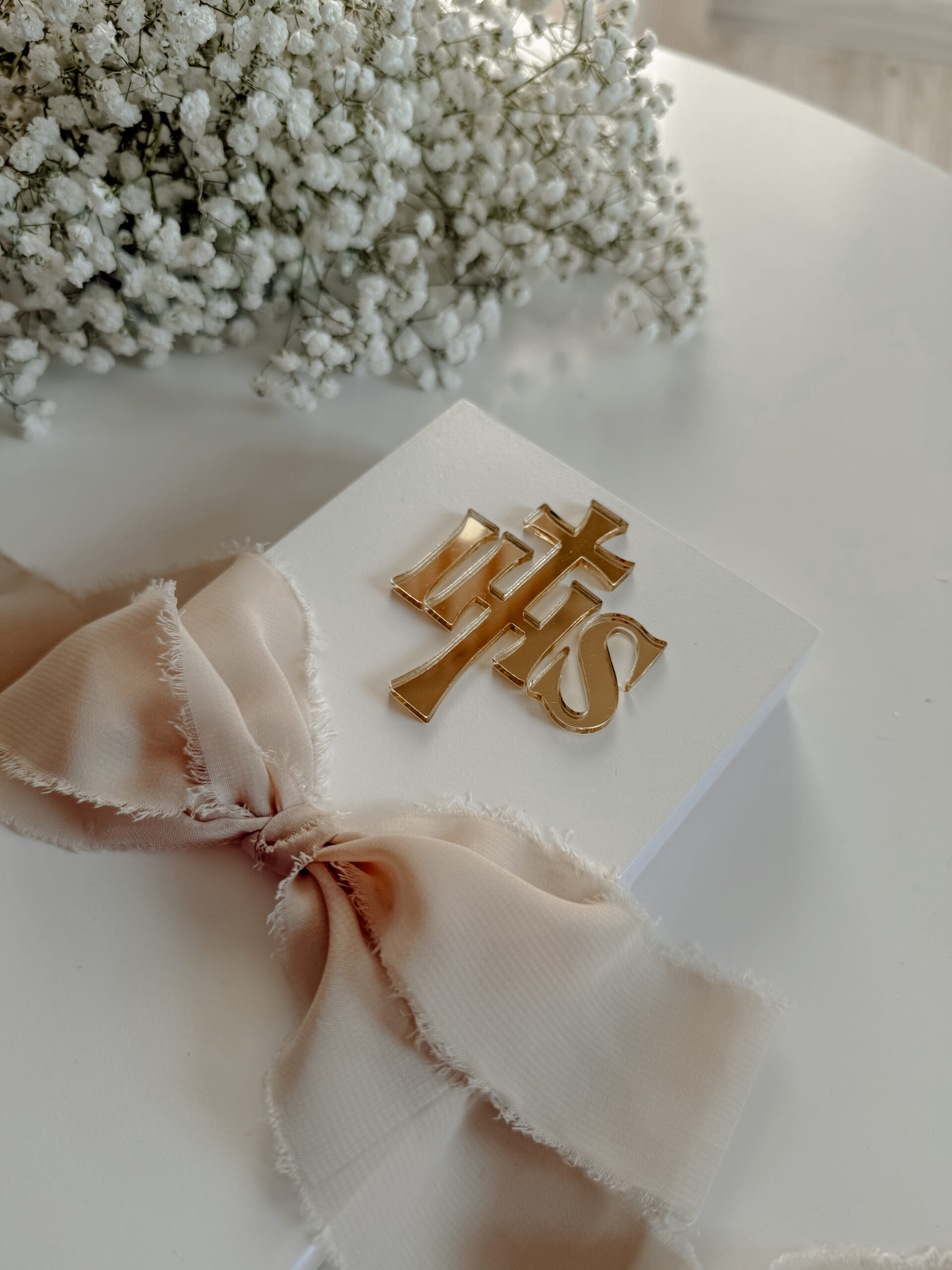 Pudełko prostokątne na Komunię Św. Wzór 3 (IHS złoty)