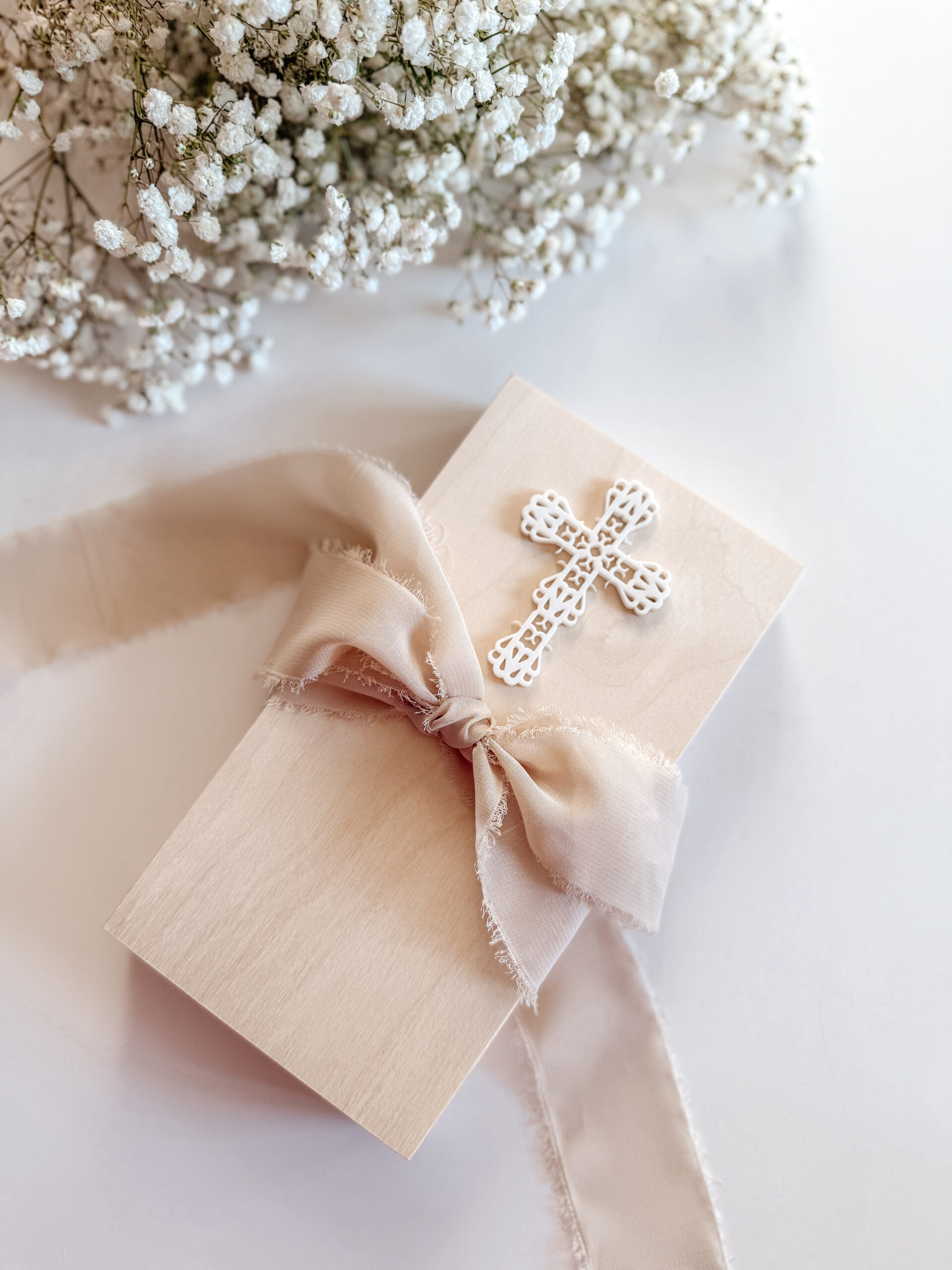 Pudełko prostokątne na Komunię Św. Wzór 7 (krzyż biały)