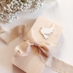 Pudełko prostokątne na Komunię Św. Wzór 10 (Gołąbek biały)