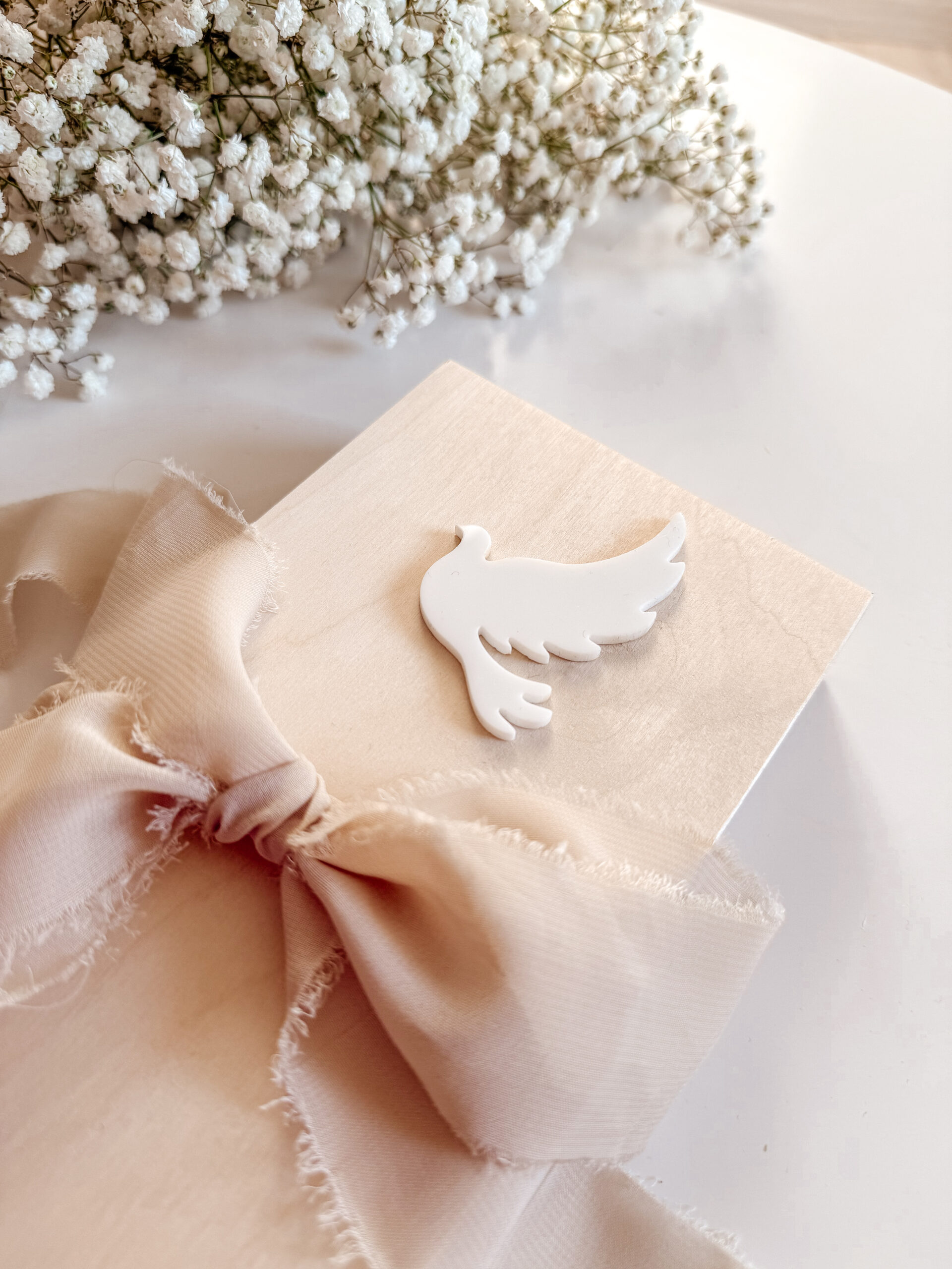 Pudełko prostokątne na Komunię Św. Wzór 10 (Gołąbek biały) - obrazek 3