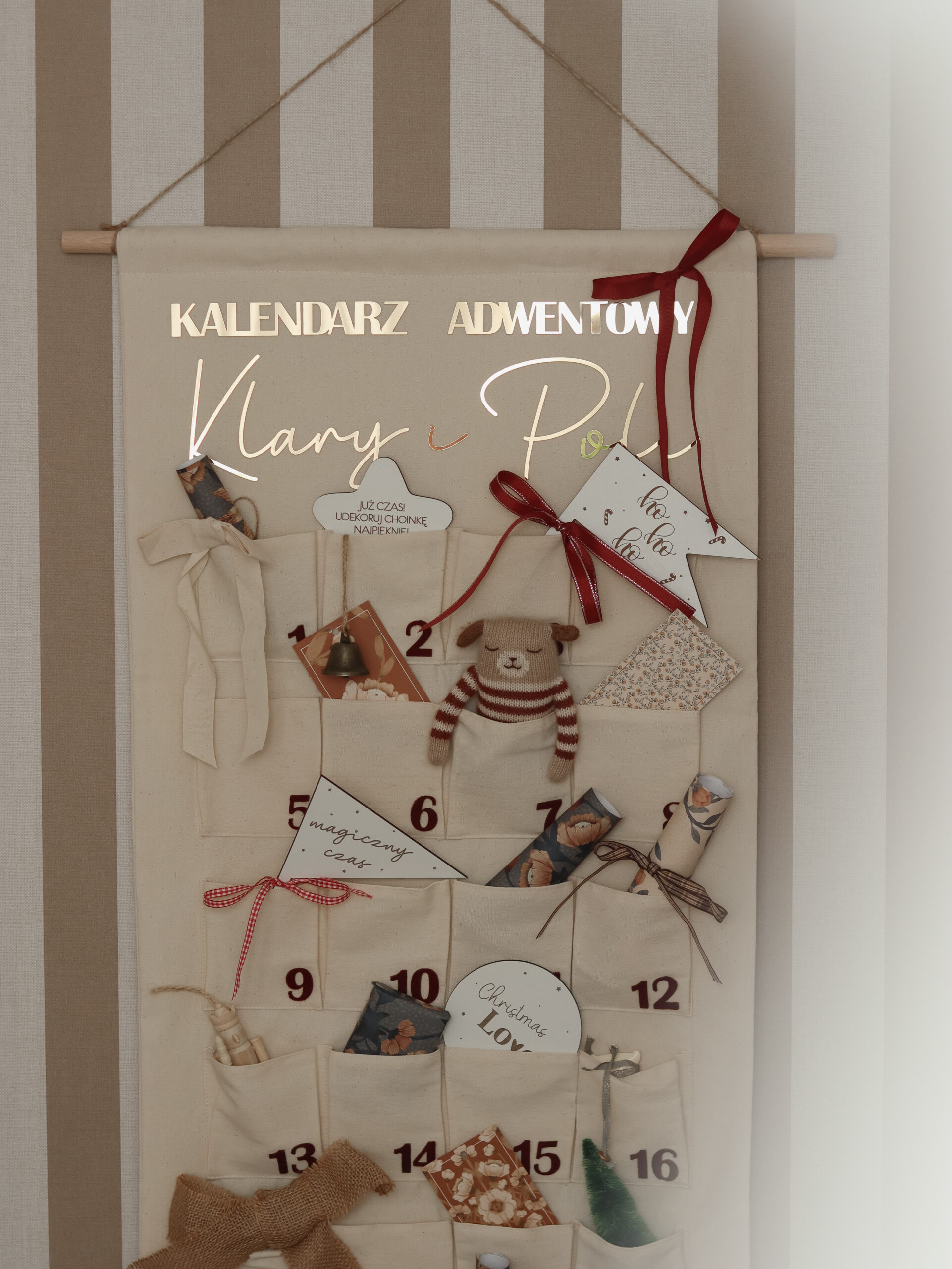 Kalendarz adwentowy z kieszonkami i imieniem dziecka