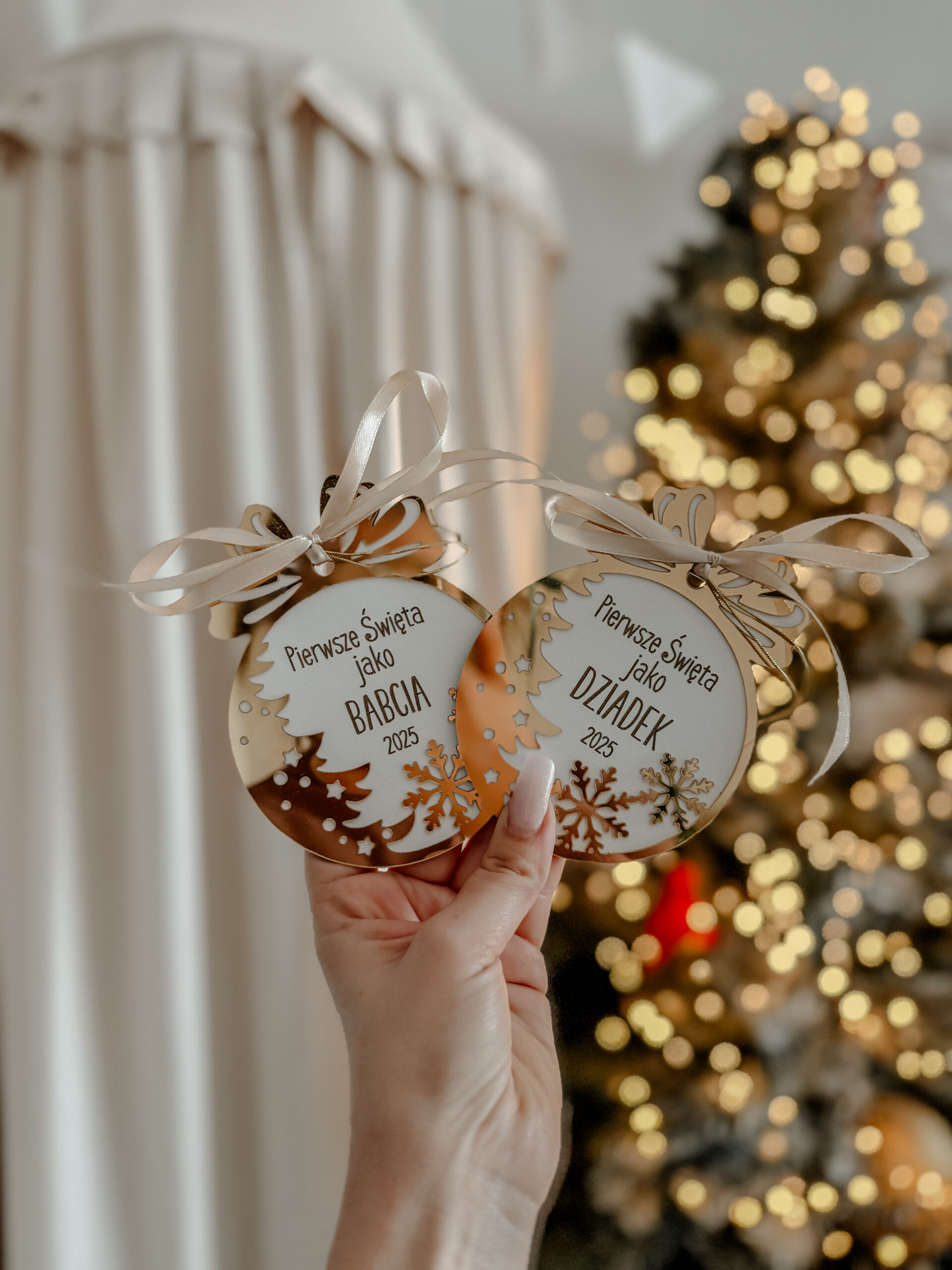 Bombka Choinka ze śnieżynkami