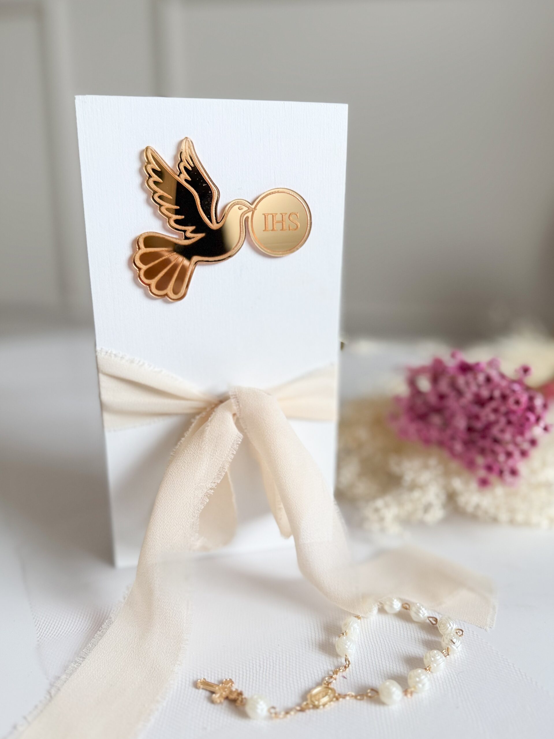 Pudełko prostokątne na Komunię Św. Wzór 13 (złoty gołąbek)